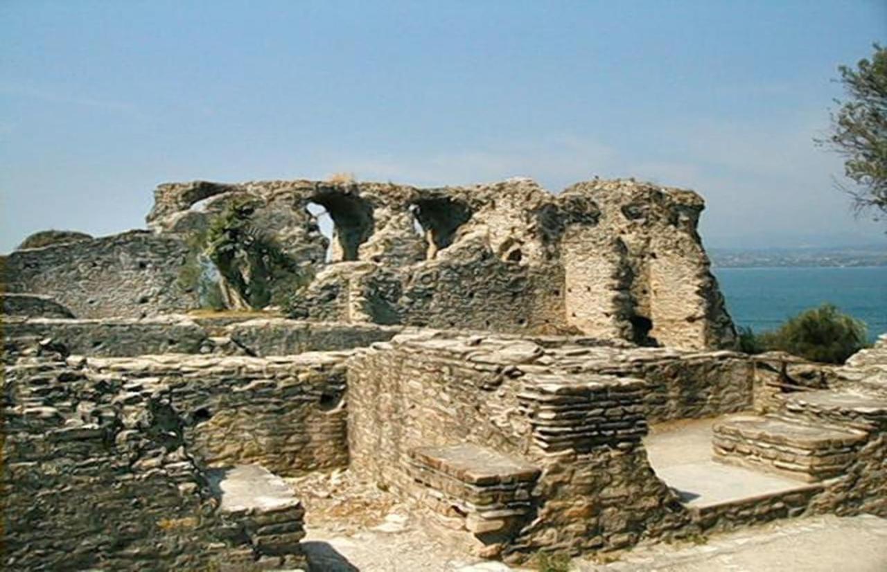 Perseo Apartment - 200M Dal Lago Di Garda Sirmione Dış mekan fotoğraf